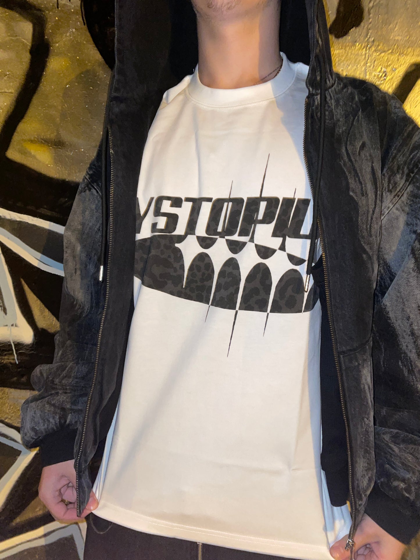 LEOPARD PRINT TEE- BLACK