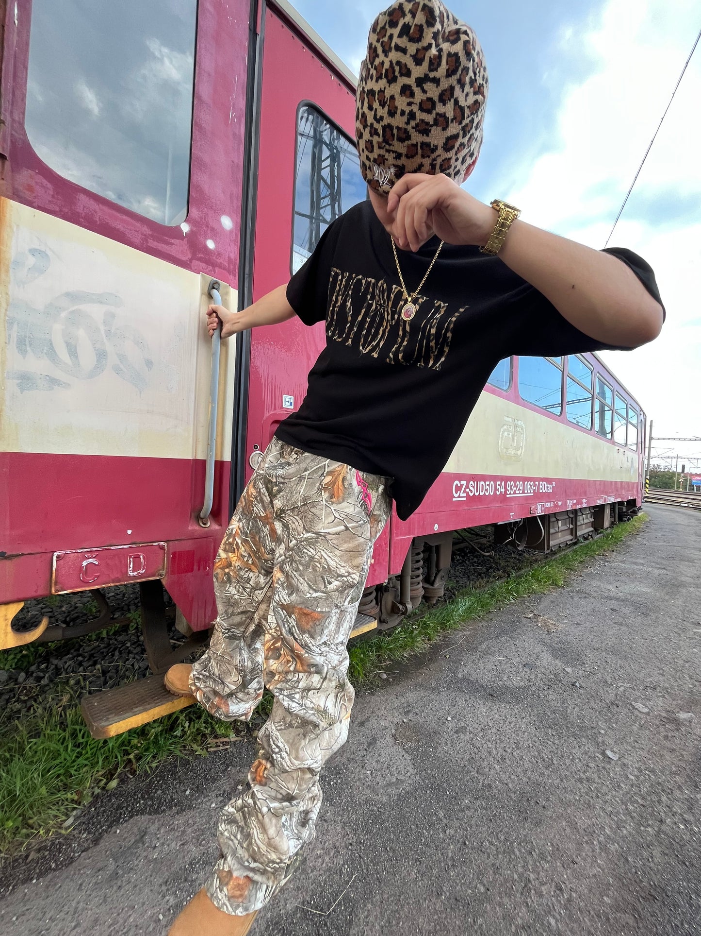 LEOPARD PRINT TEE