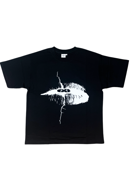 LIP TEE- BLACK